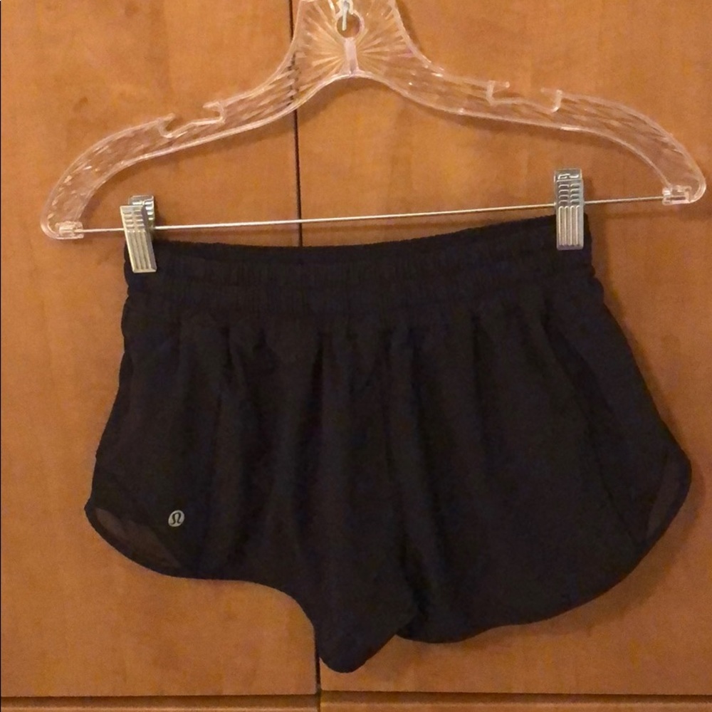 Lululemon Black Hotty Hot Short 2.5